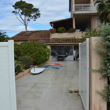 Le Bona En Rez De Jardin Appartamento Hyères